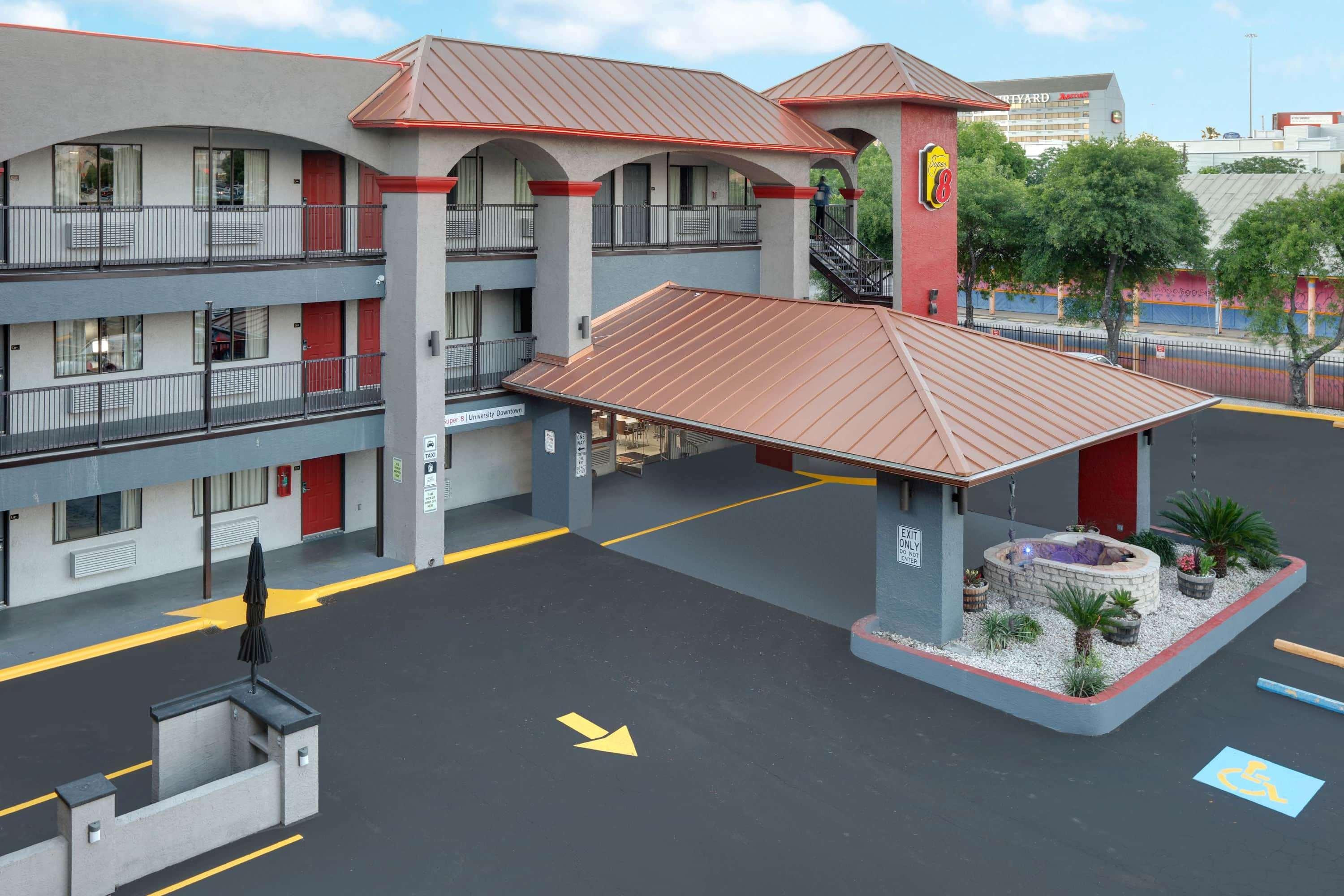 Super 8 By Wyndham Austin University/Downtown Area Eksteriør bilde