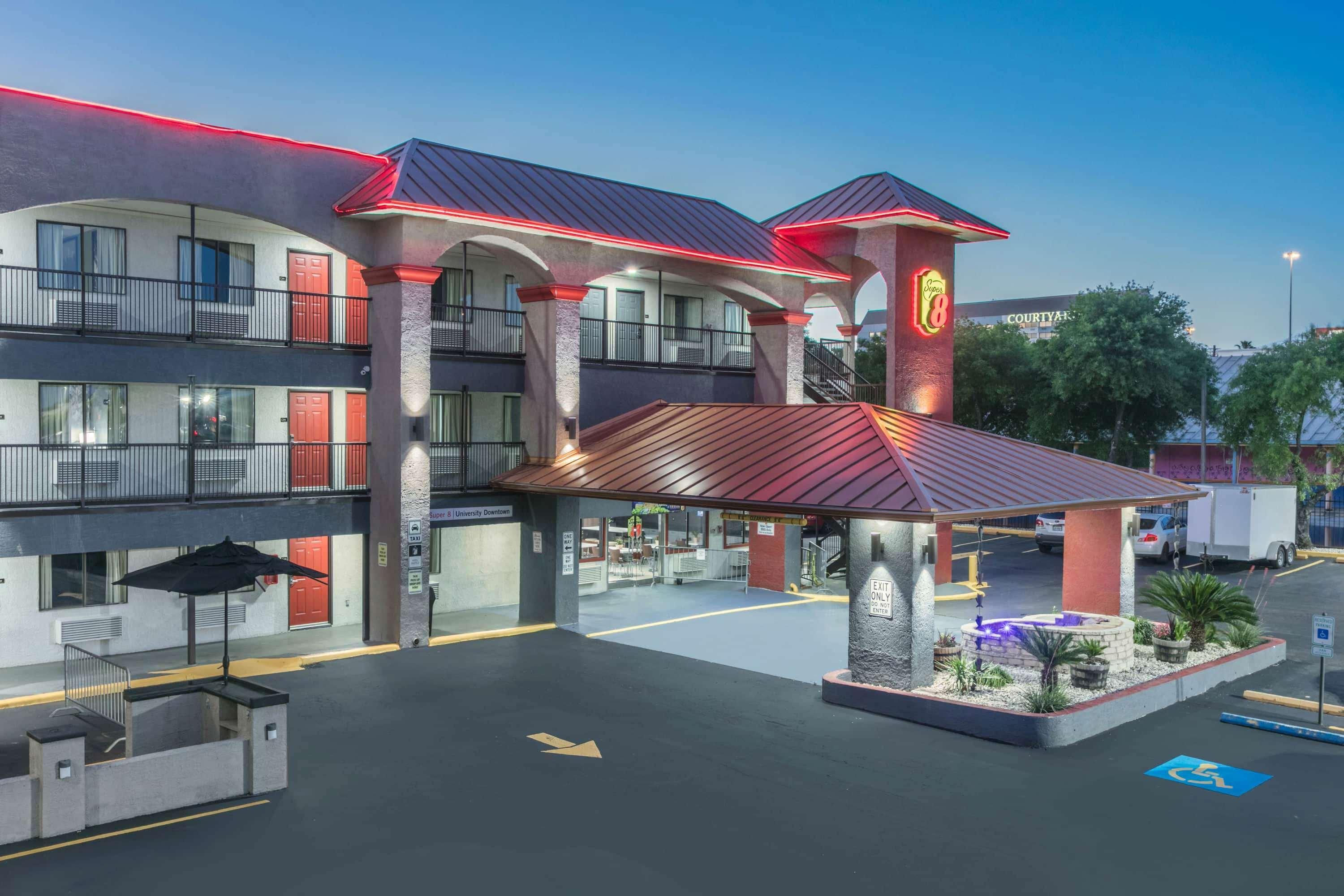 Super 8 By Wyndham Austin University/Downtown Area Eksteriør bilde