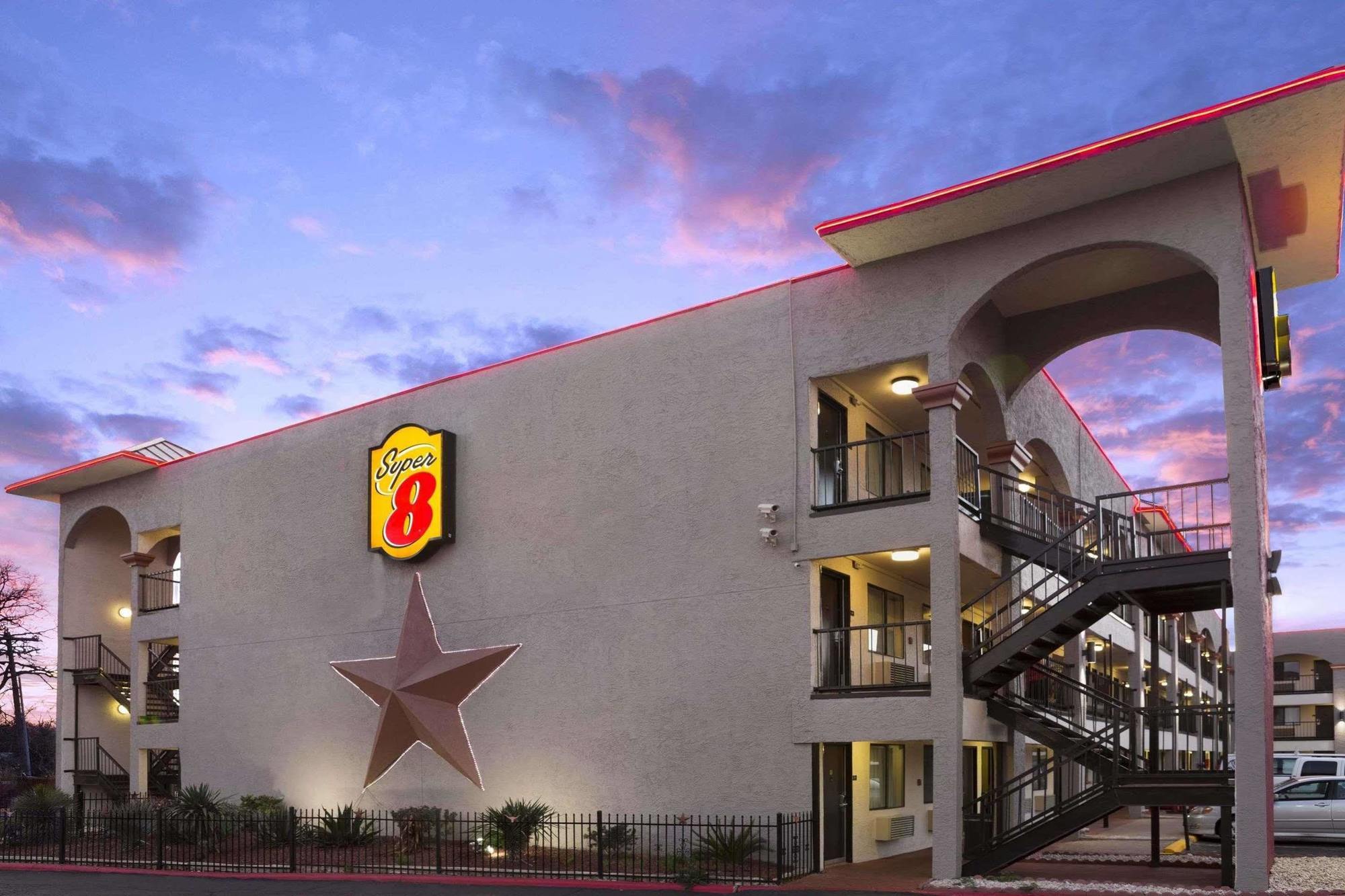 Super 8 By Wyndham Austin University/Downtown Area Eksteriør bilde